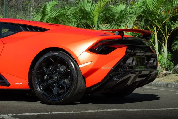 Lamborghini apreendida com rifeiro vai a leilão por Divulgação