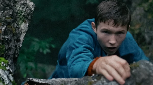 "Perdido na Montanha" - Filme - Disponível a partir de sábado (19) na Netflix: O longa conta a história real de Donn Fendler, que sobreviveu sozinho por nove dias nas florestas do Monte Katahdin, em 1939, quando tinha apenas 12 anos e se perdeu do pai em durante uma expedição. por Divulgação