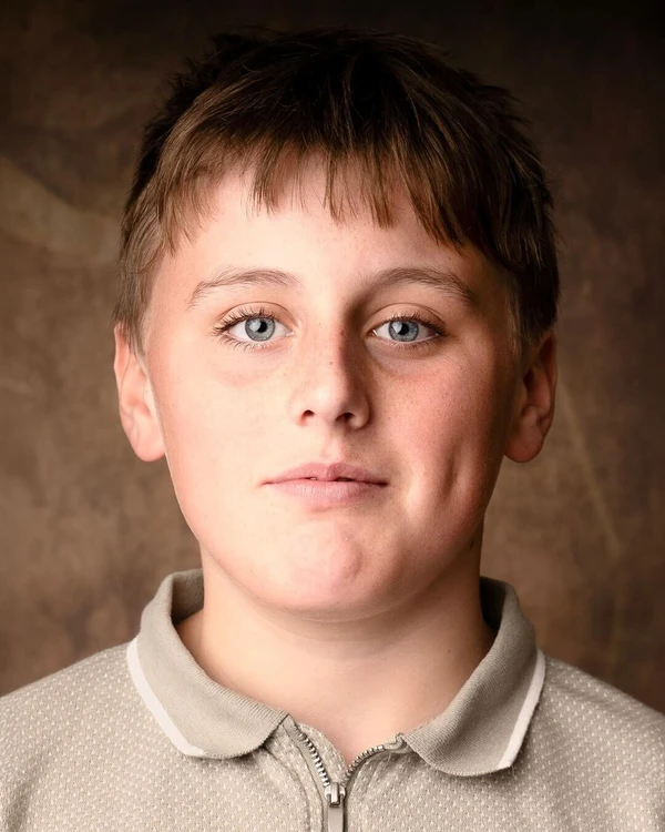 Amos Kitson como Dudley Dursley por Divulgação