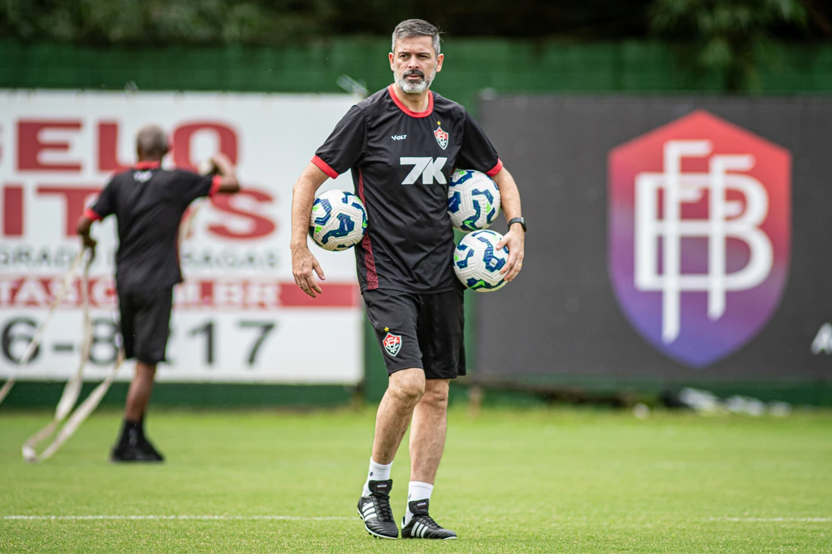 Elenco do Vitória treinando para a partida contra o Botafogo  por Victor Ferreira/EC Vitória 