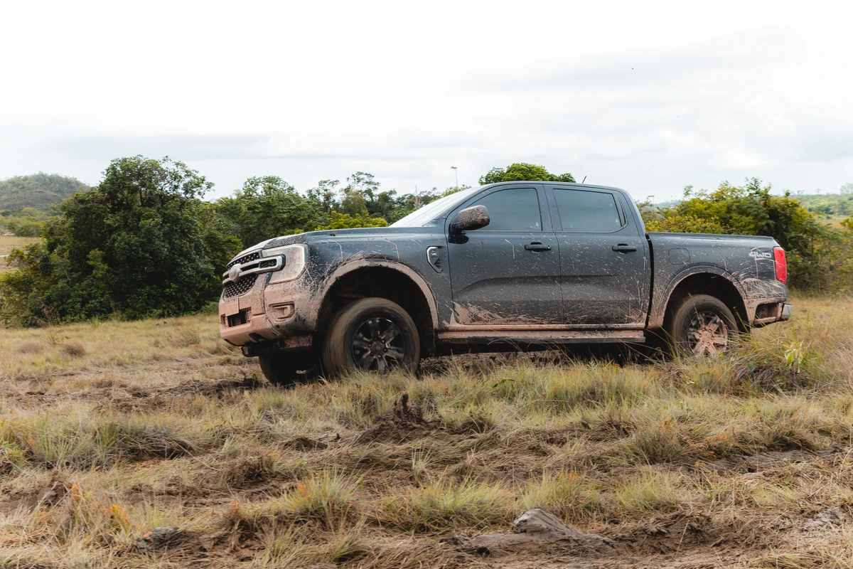 Ford Ranger V6 desafiando a lama por Lucas Cavalcante/ Divulgação
