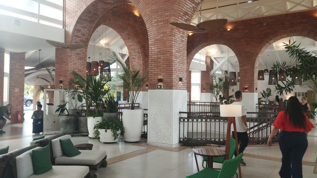 Lobby do Hotel Brisa por Yan Inácio/CORREIO