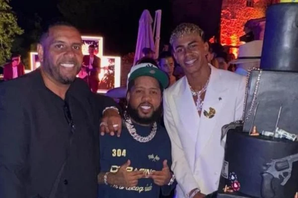 O rapper dominicano Chimbala foi um dos cantores que participaram da festa de Lamine Yamal