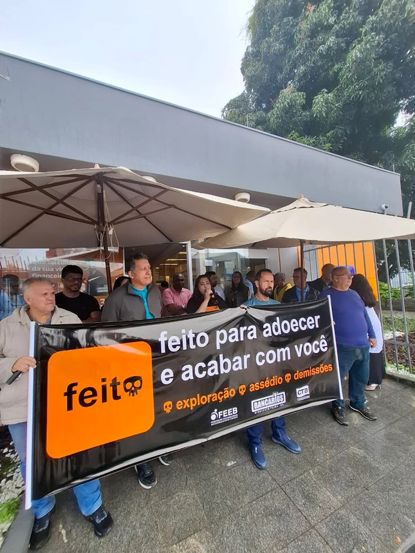 Protesto contra fechamento de agência em Feira de Santana por Divulgação