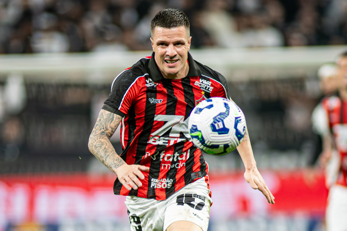 Renato Kayzer  por Victor Ferreira/EC Vitória
