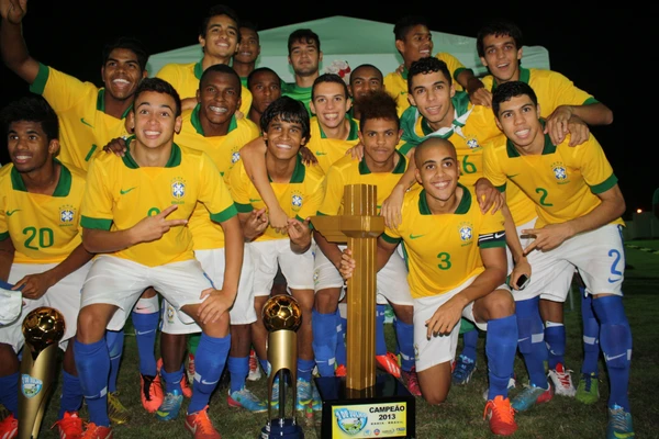 Seleção Brasileira Sub-17 campeã da Copa 2 de Julho em 2013