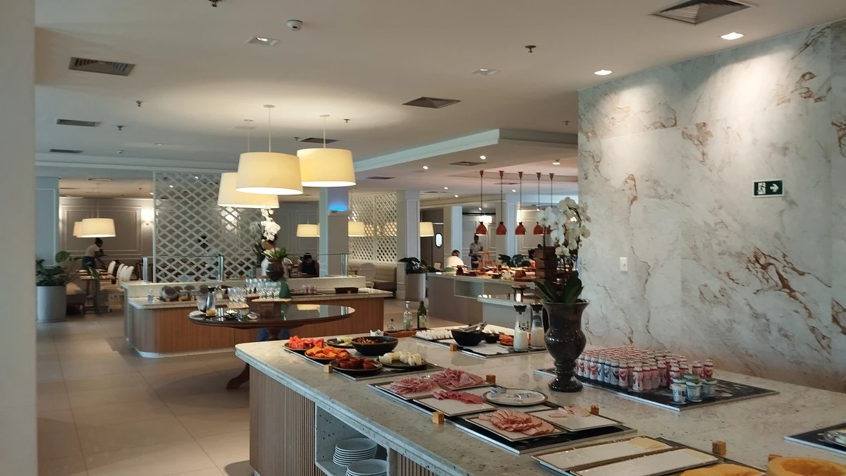 Self-service do restaurante do Hotel por Yan Inácio/CORREIO