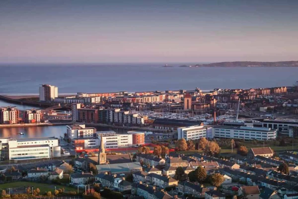 Swansea, na Inglaterra por Divulgação