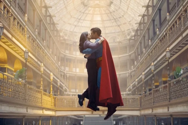 beijo entre Superman e Lois Lane