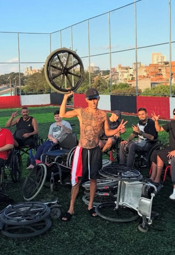 Buzeiro é seguido por mais de 14 milhões de pessoas nas redes sociais por Reprodução / Instagram