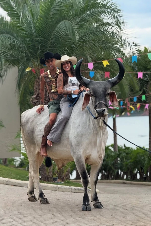 Buzeiro é seguido por mais de 14 milhões de pessoas nas redes sociais por Reprodução / Instagram