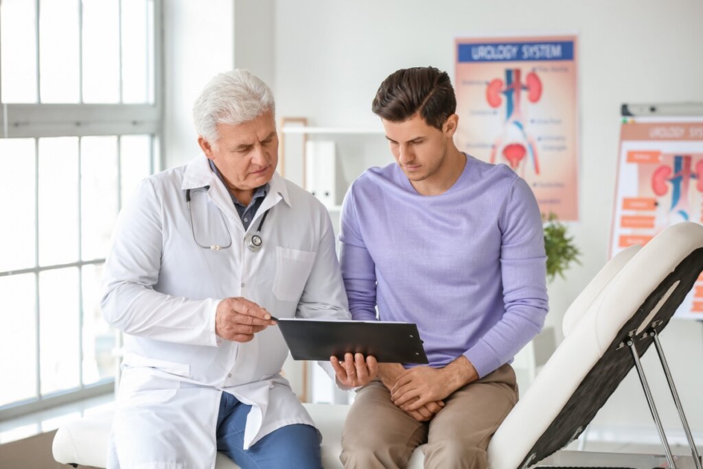 Consultas regulares com o urologista ajudam a detectar precocemente o câncer (Imagem: Pixel-Shot | Shutterstock)