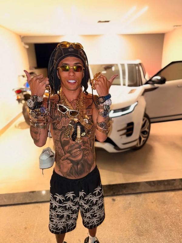 Influenciador é acusado de pegar joias de convidados durante a festa por Reprodução/Instagram