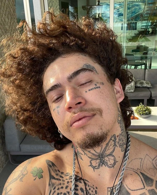 Whindersson Nunes  por Reprodução