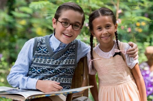 Xande Valois (Claudinho) e Nathália Costa (Alice) em 'Êta Mundo Bom!' por Reprodução