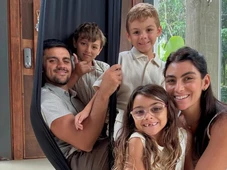 Imagem - Felipe Simas elogia esposa por deixar carreira para cuidar dos filhos e gera debate na web