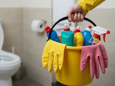 Imagem - Como remover manchas amareladas do vaso sanitário de uma vez por todas? Aprenda agora