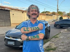 Imagem - Aos 65 anos, carteiro comemora aprovação em universidade: 'Acredite em você'