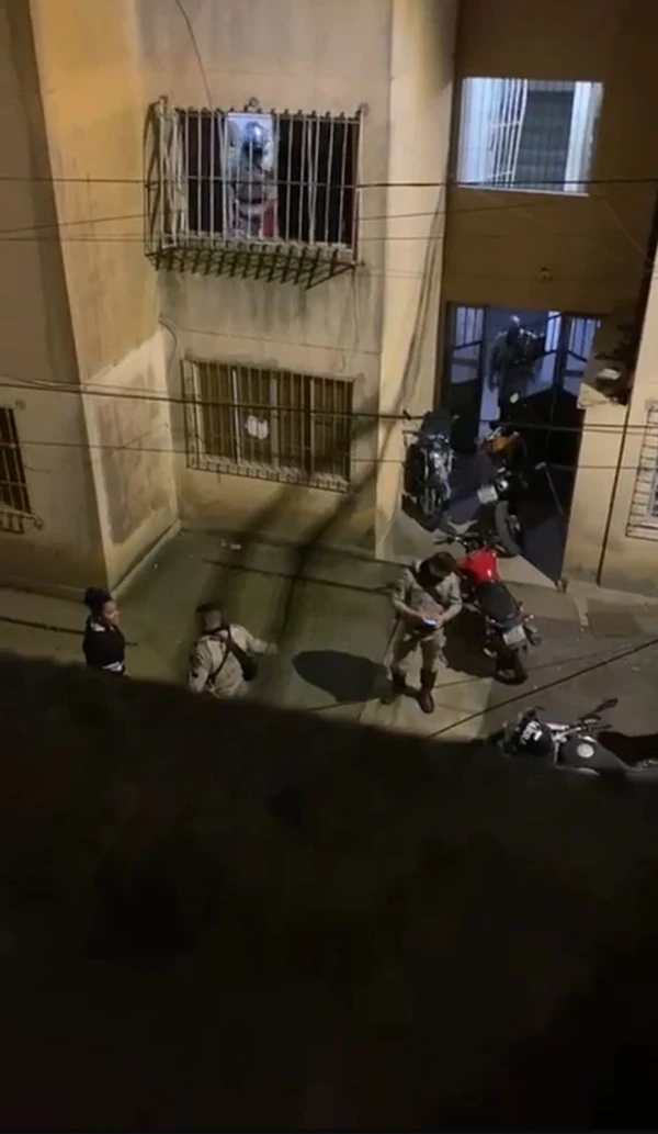 Agressor estava dentro de residência quando outro PM conversava com mulher por Reprodução
