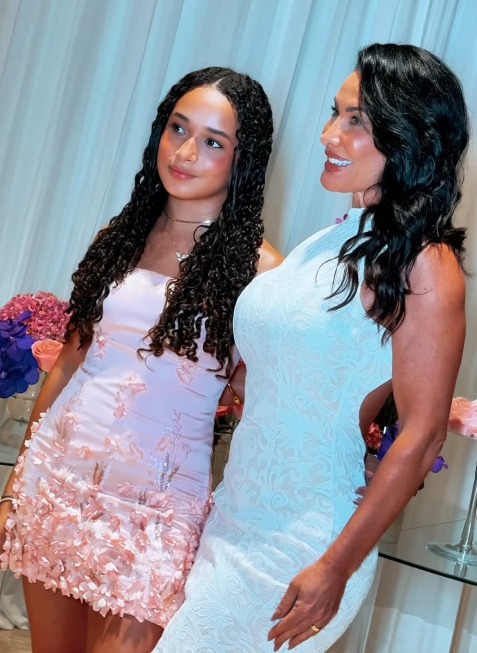 Filha de Scheila Carvalho celebra 15 anos com festa luxuosa por Reprodução/Instagram
