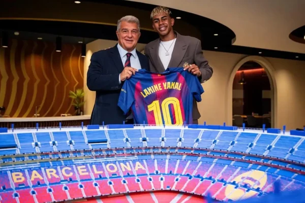 Lamine Yamal e Joan Laporta, presidente do Barcelona