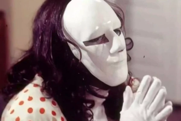 Personagem usava máscara para esconder
