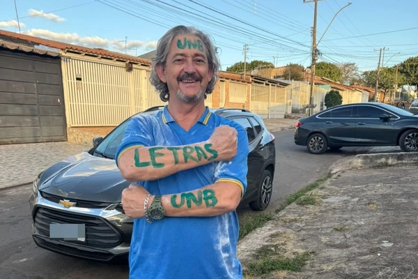 Ruinatan Lopes de Souza, 65, foi aprovado para estudar espanhol