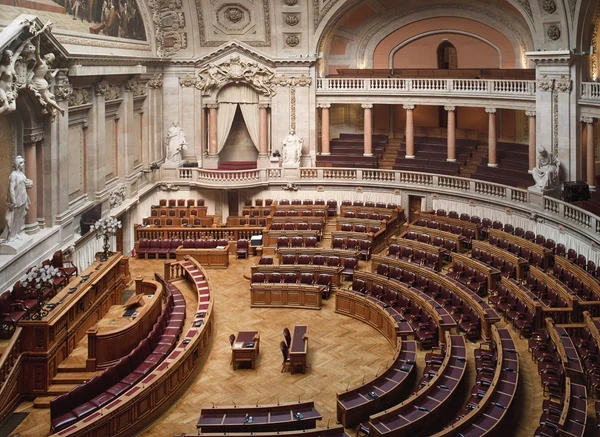Sala de sessões do Parlamento em Lisboa
