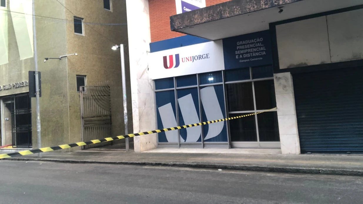 Imagem - Incêndio no Comércio faz prédio desabar e fecha faculdade