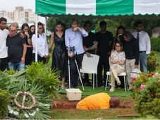 Imagem - Corpo de ex-diretor do CORREIO é enterrado em Salvador