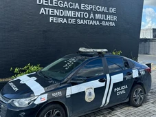Imagem - Homem ateia fogo em casa com ex-mulher e filho dentro em Feira de Santana
