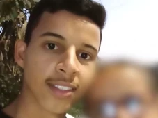 Imagem - Mãe de jovem que morreu após comer bolinho envenenado é investigada