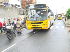 Imagem - Homem tenta assaltar ônibus, mas é morto a tiros por passageiro em Salvador