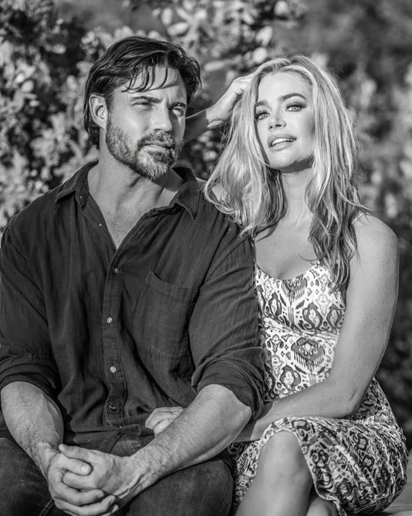 Aaron Phypers e Denise Richards por Reprodução/Instagram