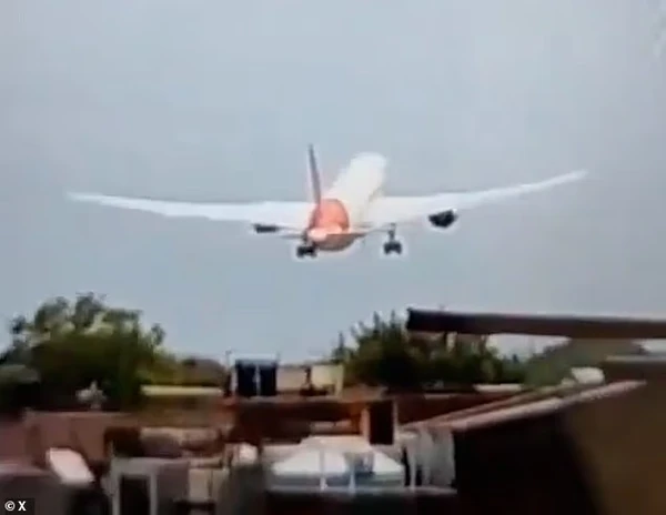 Avião começou a cair logo após decolagem por Reprodução