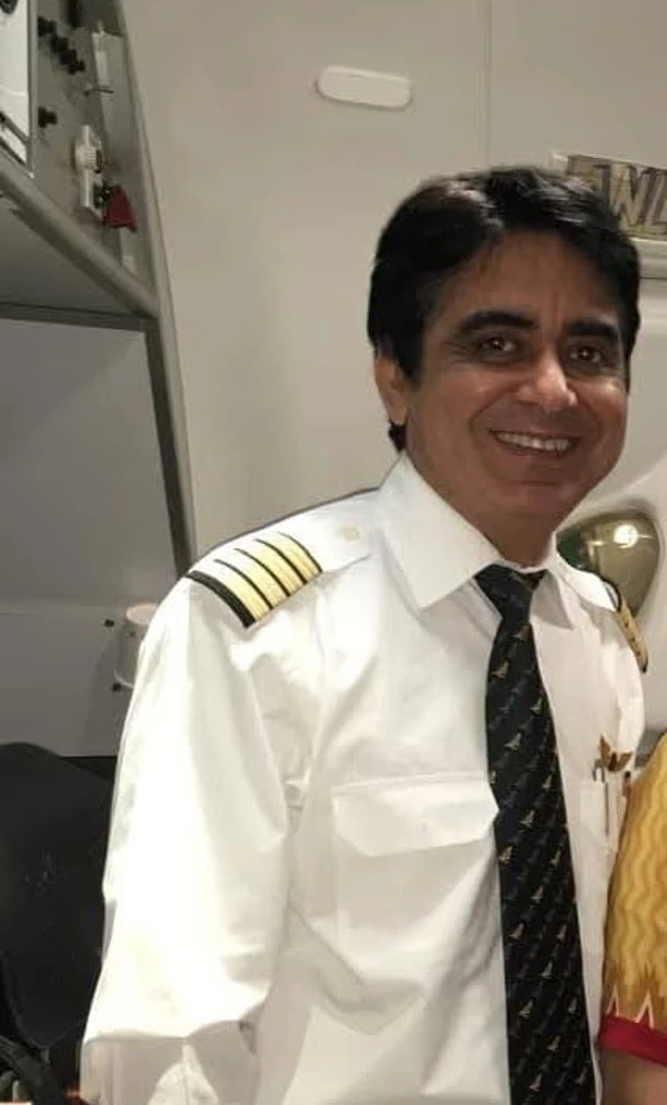Capitão Sumeet Sabharwal por Reprodução