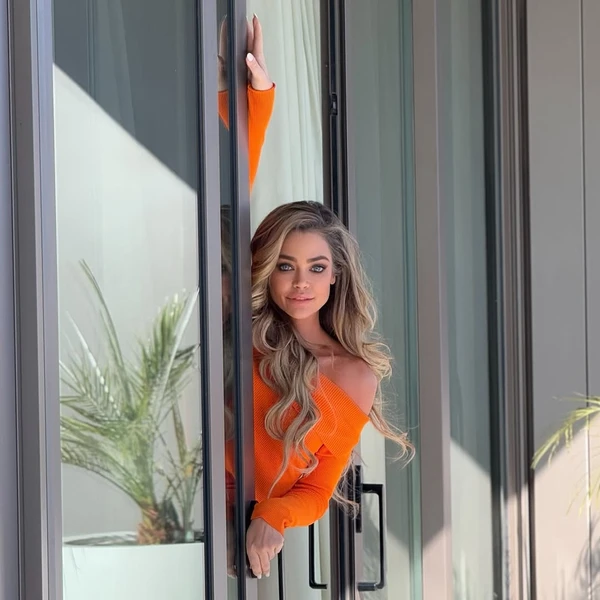 Denise Richards por Reprodução/Instagram