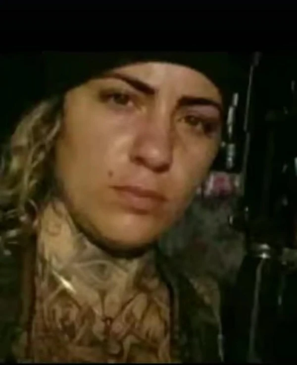 'Diaba Loira' troca CV pelo TCP e está jurada de morte  por Redes sociais
