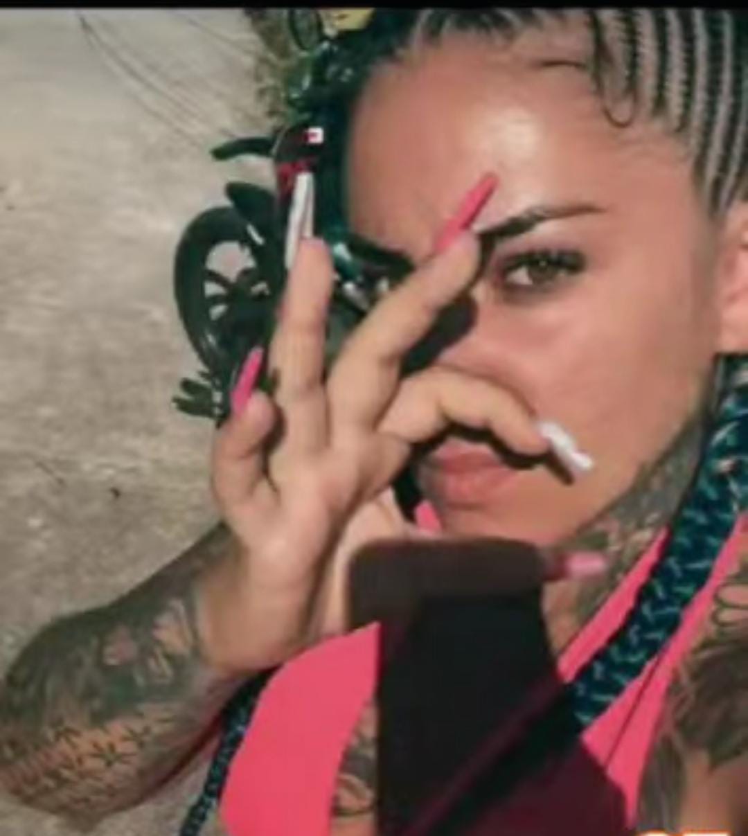 'Diaba Loira' troca CV pelo TCP e está jurada de morte  por Redes sociais
