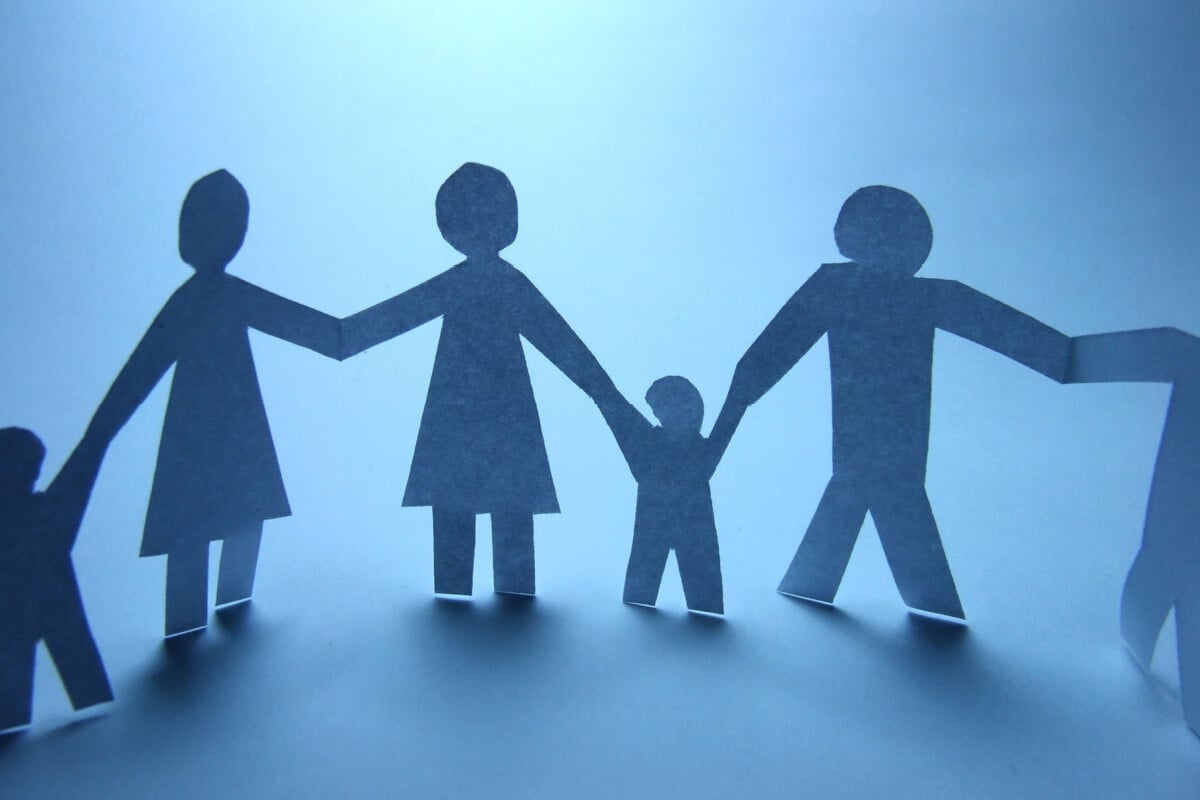 Multiparentalidade reconhece dois ou mais pais e mães na certidão de nascimento (Imagem: Bogdan Wankowicz | Shutterstock)