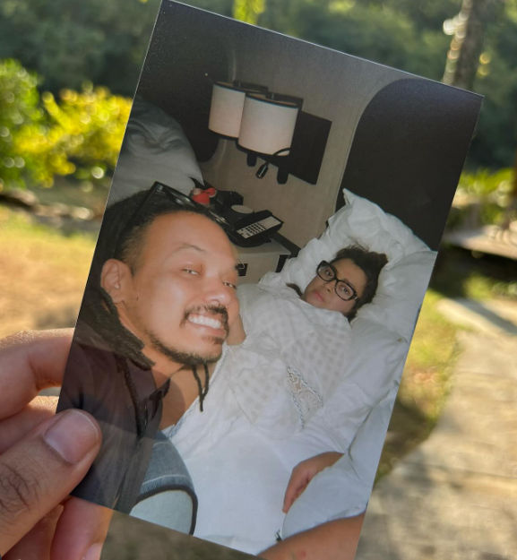 Fotos inéditas de Preta ao lado de amigos em Nova York por Reprodução