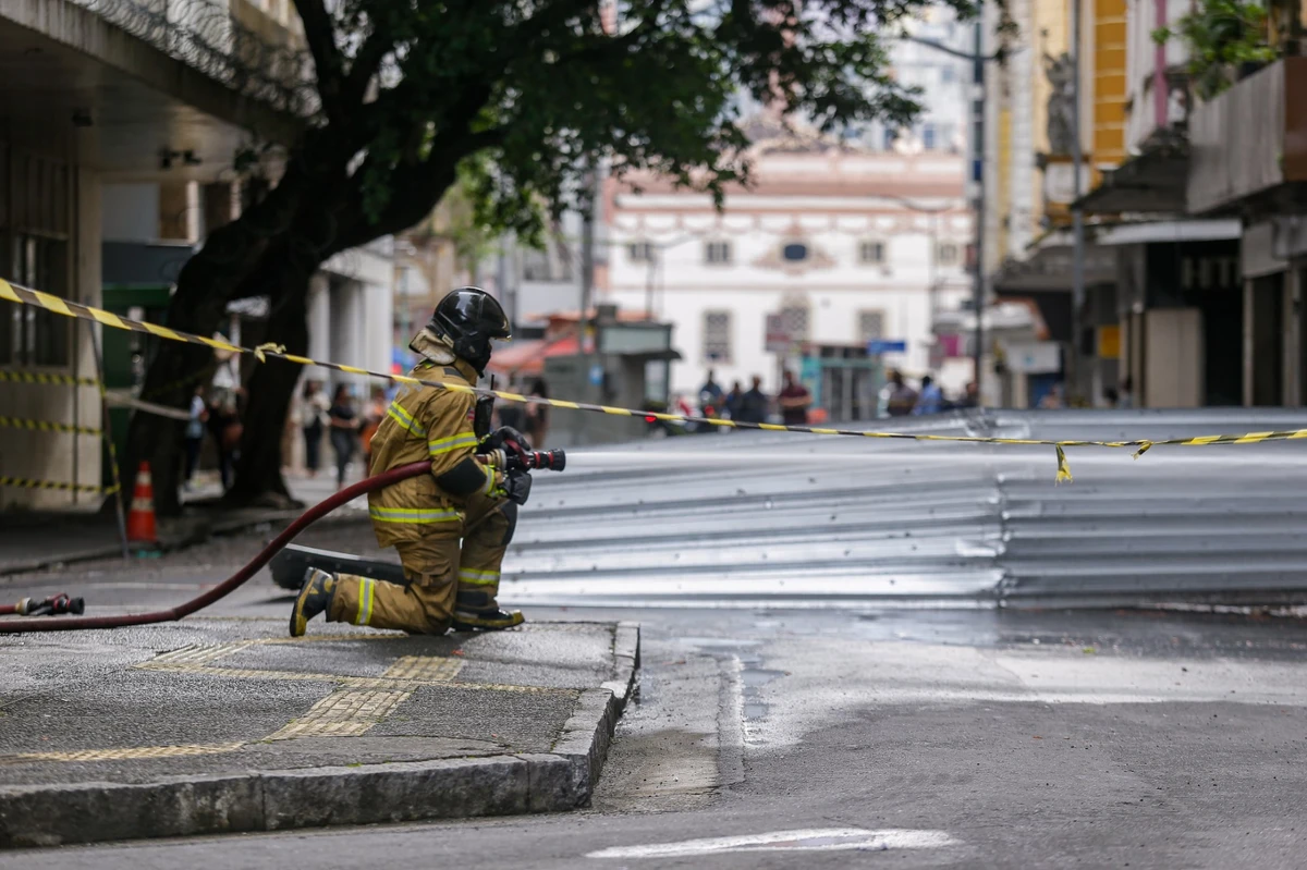 Incêndio  no Comércio por Arisson Marinho/CORREIO