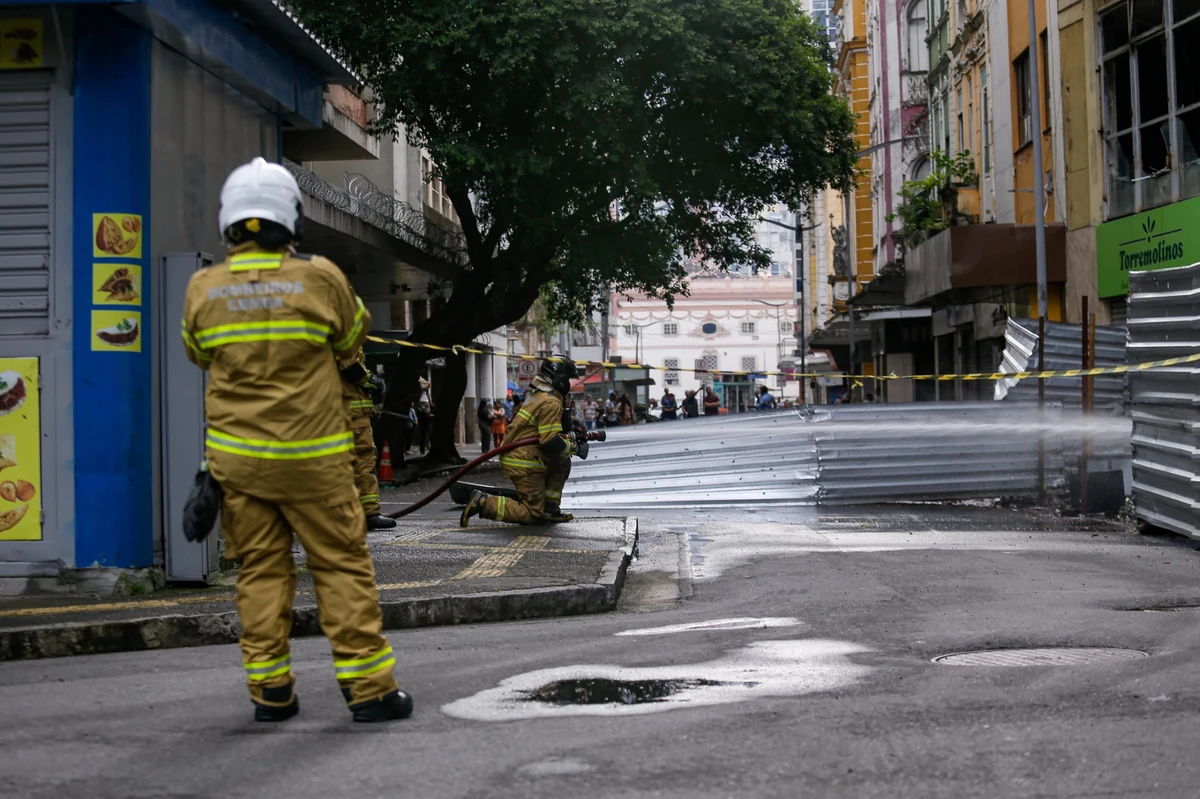 Incêndio  no Comércio por Arisson Marinho/CORREIO