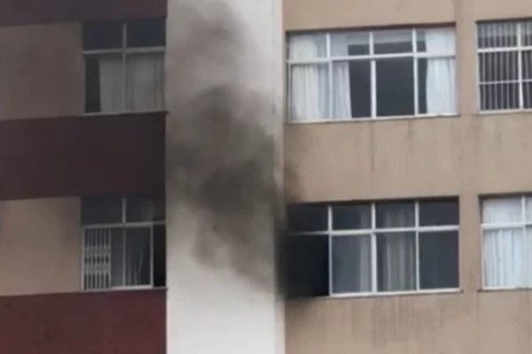 Incêndio no Garcia por Débora Lima