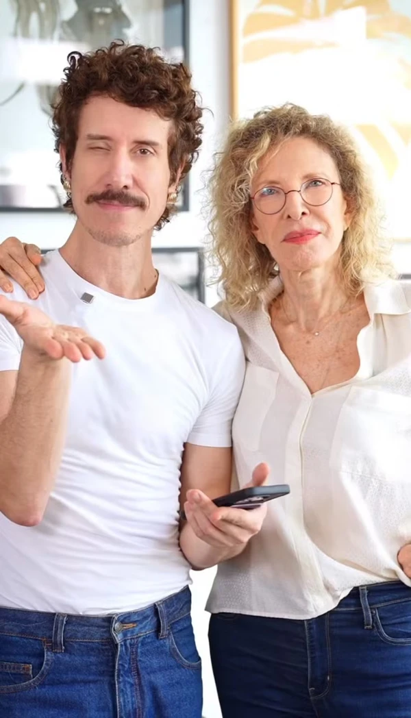 Marilia Gabriela e o filho, Theodoro Cochrane  por Reprodução/Redes Sociais 