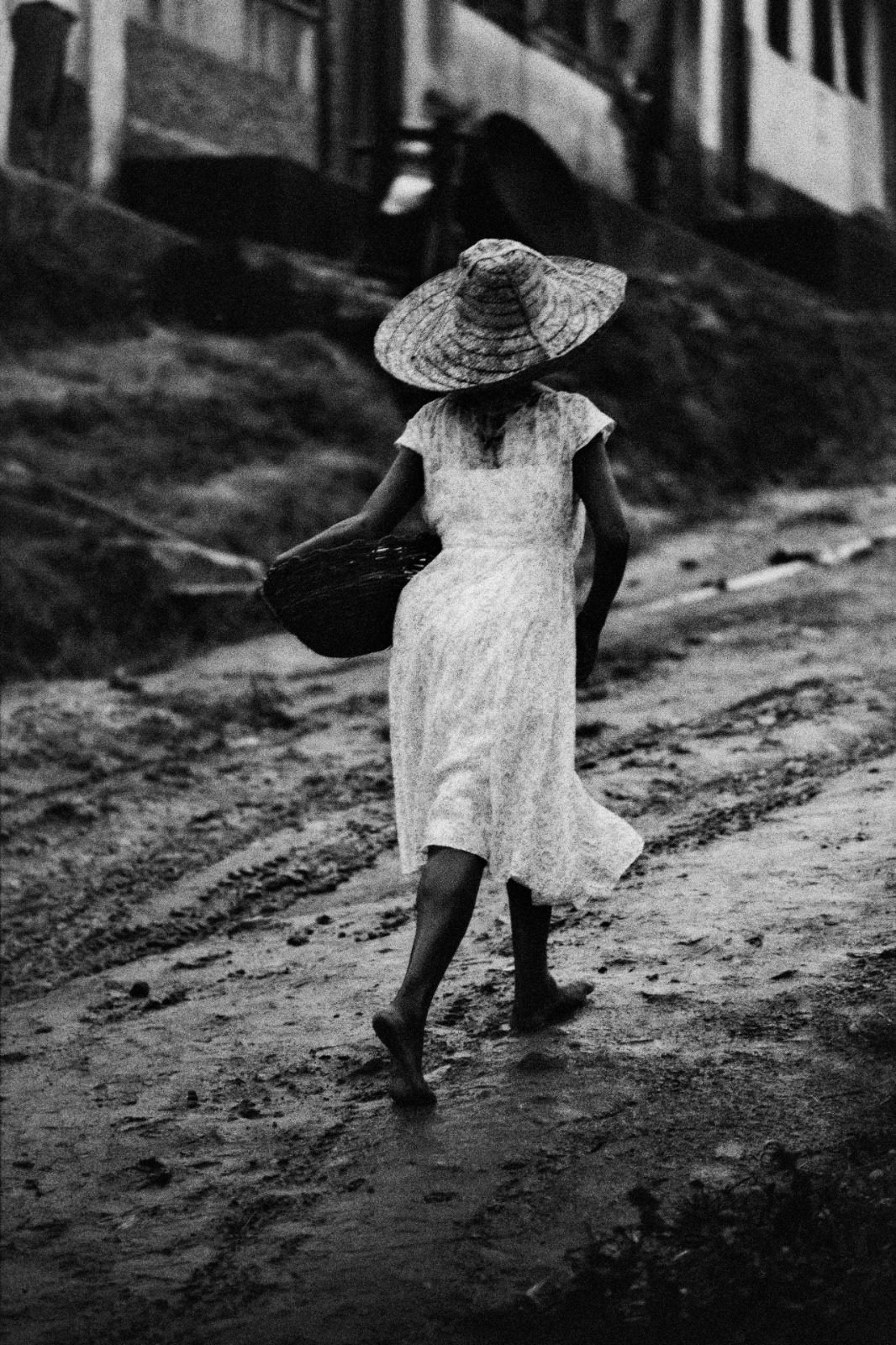 Mostra tem fotografias coloridas e em preto e branco por Divulgação