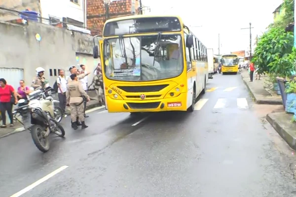 Õnibus está parado na região 