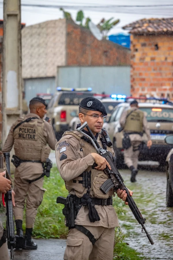 PM faz megaoperação na Engomadeira por Divulgação PM-BA