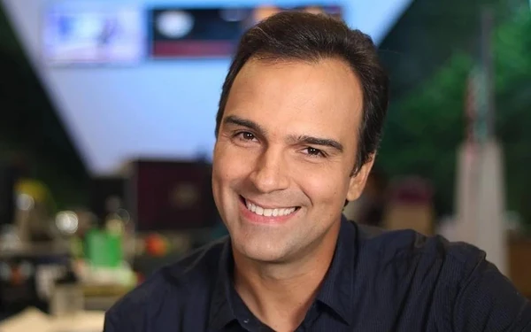 Tadeu Schmidt – O apresentador do BBB agora vai dançar no palco do Domingão por Reprodução/TV Globo
