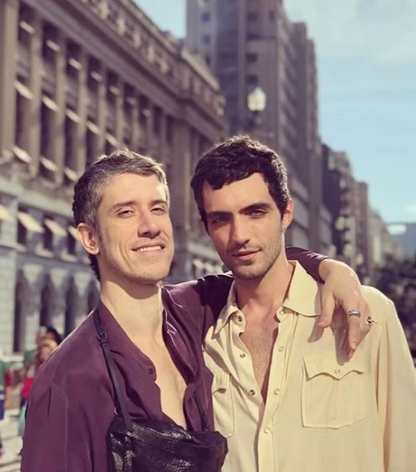 Theodoro Cochrane e o modelo Fabricio Santana terminaram o romance em 2021  por Reprodução/Redes Sociais 